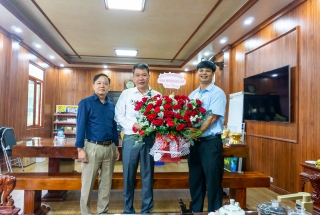 Đảng ủy Khối DN, LĐLĐ huyện Gia Lâm đến thăm và chúc mừng Ngày Doanh nhân Việt Nam tới DUCANH BOND